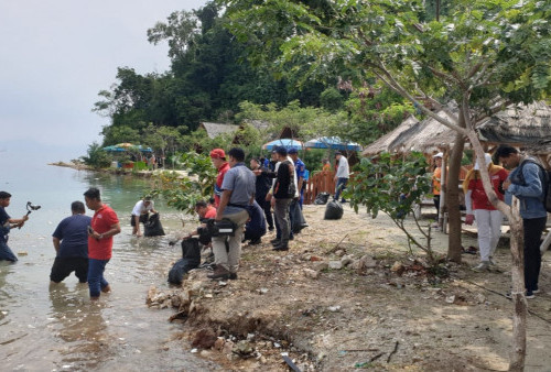 Bupati Pesawaran Minta Penyelidikan Pencemaran Sampah di Perairan