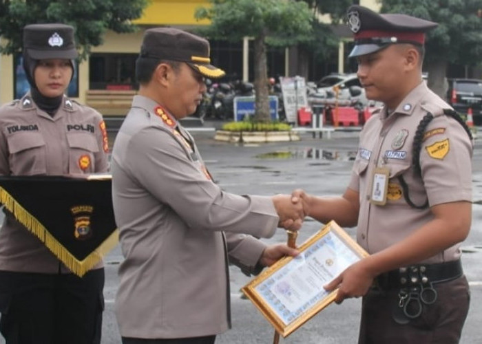 Cegah Pembobolan ATM, Aksi Heroik Dua Satpam Bank Mandiri Diganjar Penghargaan oleh Polisi