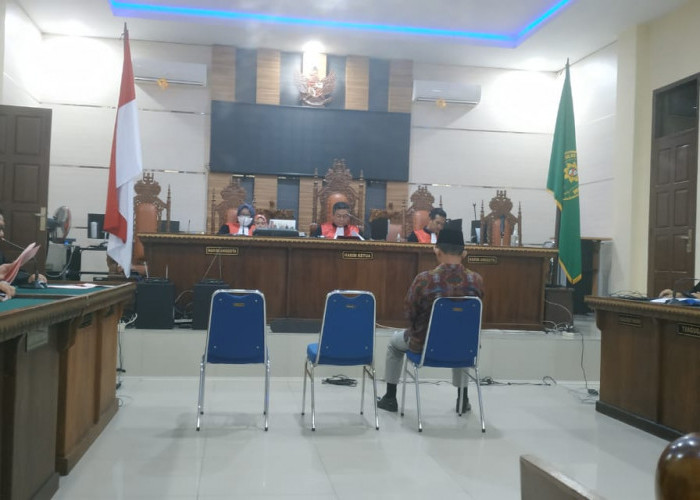 Sidang Perdana Ketua RT Wawan Didampingi 19 Pengacara, Kajari Bacakan Dakwaan Langsung
