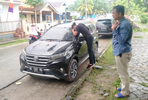 Mobil Siapa Ini? Tiga Hari Parkir di Labuhan Jukung  