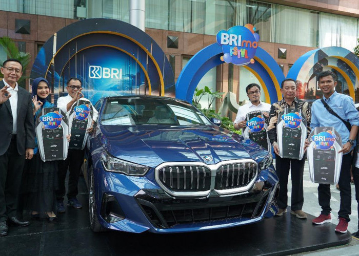 Apresiasi Nasabah Loyal, BRI Serahkan Hadiah BRImo FSTVL 2024 