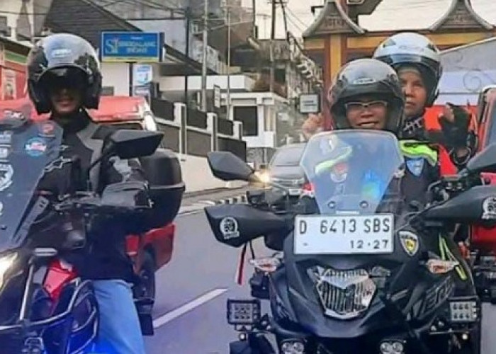 Tak Disangka! Pasutri Ini Nekat ke Tanah Suci Makkah dengan Sepeda Motor