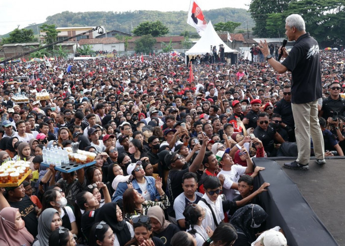 Seruan Ganjar Presiden Menggema di Hajatan Rakyat Kendal 