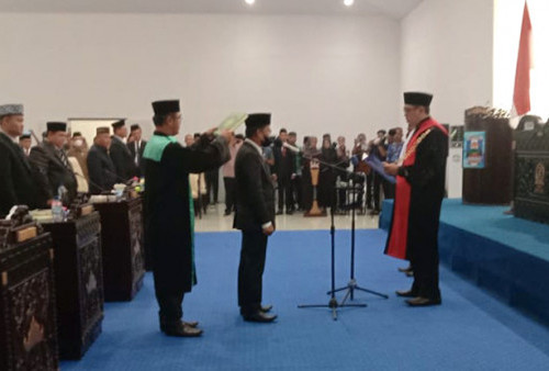 Gantikan Nazrul Arif, Agus Cik Jadi Ketua DPRD Pesisir Barat 