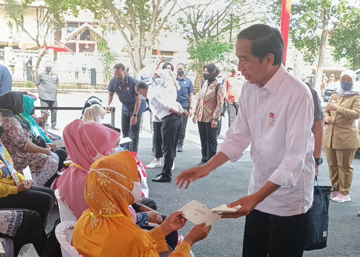 Tak Hanya Bagikan BLT BBM, Presiden Turut Berikan Bantuan Rp1,2 Juta