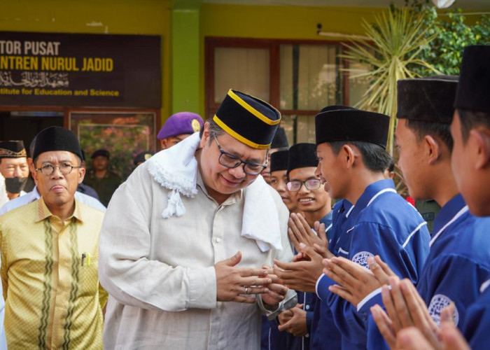 Kunjungi Ponpes Nurul Jadid, Airlangga Dorong Pemberdayaan Ekonomi Pesantren