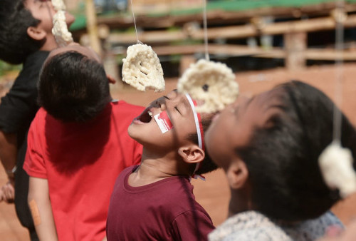 MAKAN KERUPUK