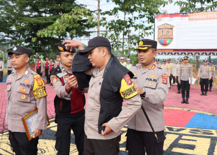 Kapolres Pesawaran Beri Penghargaan dan Hukuman Pada Personel Bhabinkamtibmas