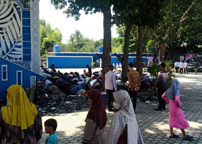 Jamaah Membludak di Masjid Airan
