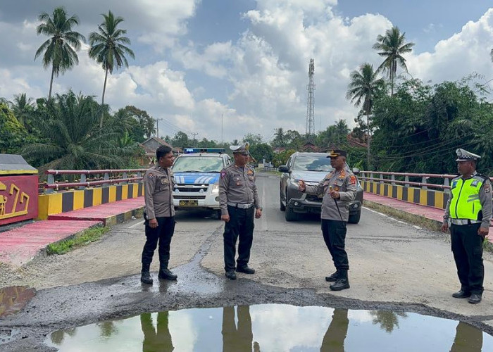 Hati-hati, Ada Jalan Berlubang di Jembatan Way Tahmi Jalinsum Waykanan