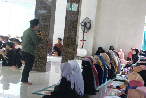 SMAN 9 Bandar Lampung Gelar Tausyiah Sambut 1 Muharam 1444 Hijriyah, Ini Pesan Ustad Asep Qolis