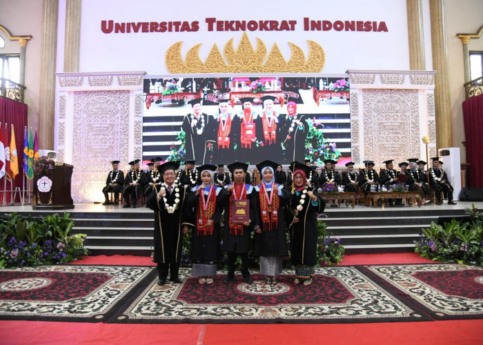 Tiga Lulusan Terbaik Teknokrat Berikan Orasi Ilmiah dalam Tiga Bahasa 