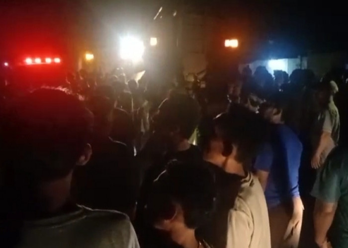 Kebakaran! Rumah dan Dua Ruko Milik Warga Lampung Timur Ludes di Lalap Si Jago Merah