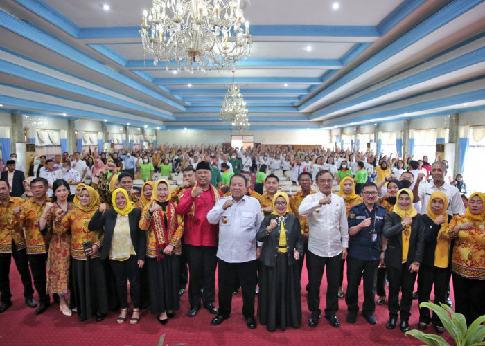 Hadiri Pelantikan AP2TKI Lampung, Gubernur Arinal Serahkan Dokumen CPMI untuk 250 Pekerja Migran