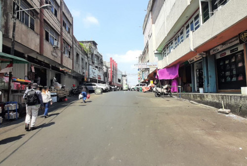 Ditertibkan, PKL Jalan Jendral Suprapto Naik Ke Pelataran Toko