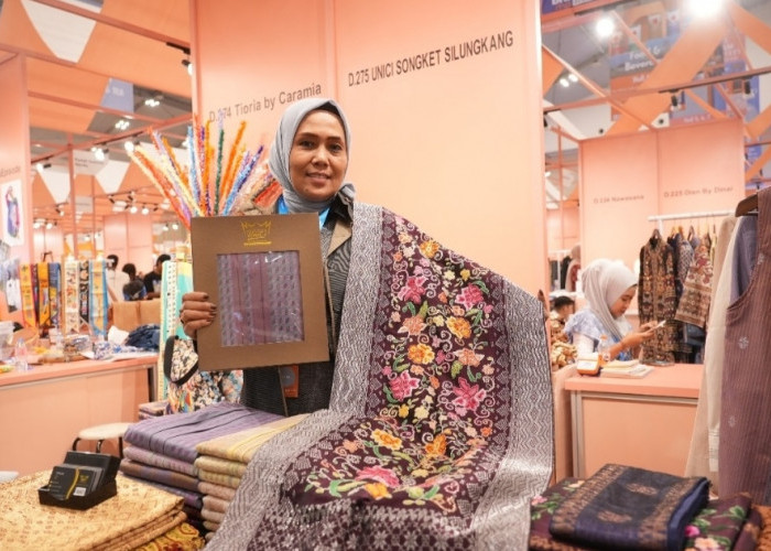 UKM Songket Binaan BRI Berhasil Menembus Pasar Internasional