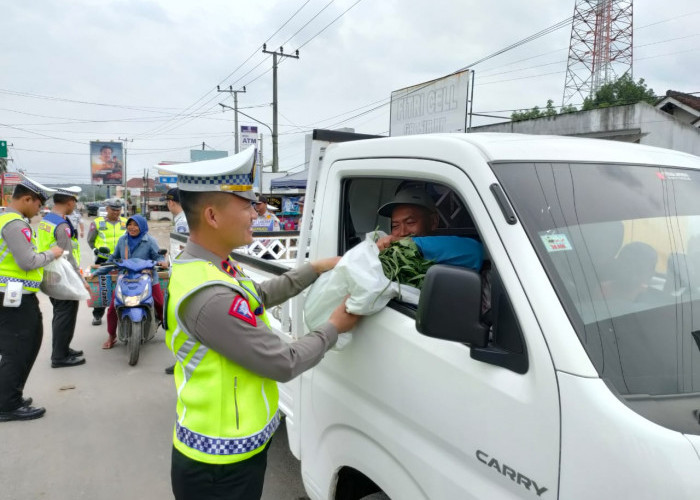 Pengendara Tertib Lalu Lintas Diberi Reward Polres Mesuji