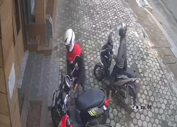 Pelaku Curanmor Curi Motor Karyawan Kedai Salad Chop di Bandarlampung, Aksinya Terekam CCTV