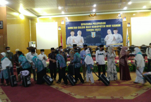 Lepas Calon Jamaah Haji, Bupati Way Kanan: Fokus Ibadah dan Jangan Banyak Bermain Medsos 