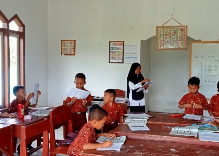 Sejak 2 Tahun Silam, Siswa SDN 1 Purwa Agung Ngungsi ke Mushola Gegara Takut Gedung Roboh 