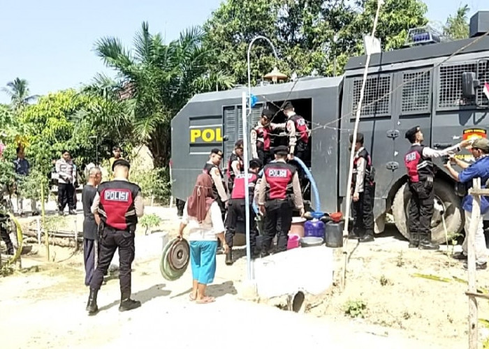 Warga Mesuji Kesulitan Air Bersih, Ini yang Dilakukan oleh Pihak Kepolisian