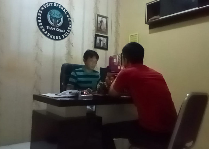 Ditemukan Bekas Pakai Sabu, Oknum Lurah di Lampura Digelandang Polisi