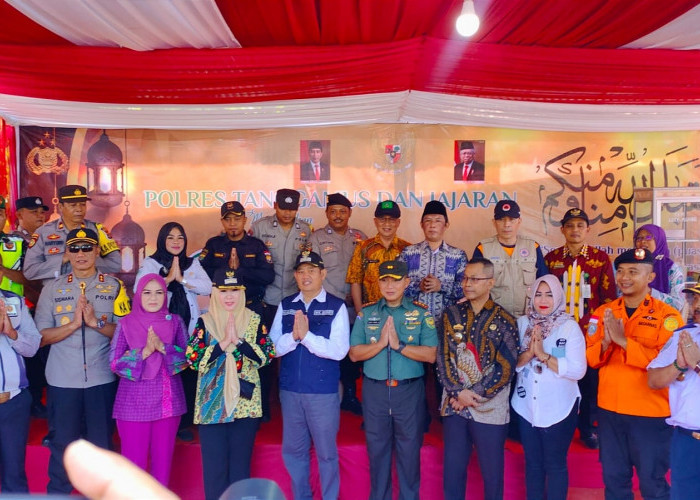 Bupati Tanggamus Bersama Forkopimda Tinjau Pospam Arus Mudik 2023 di Jalinbar 