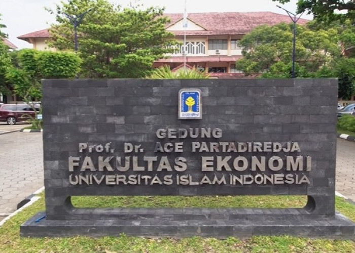 28 Kampus Swasta dengan Jurusan Ekonomi Terbaik Versi EduRank