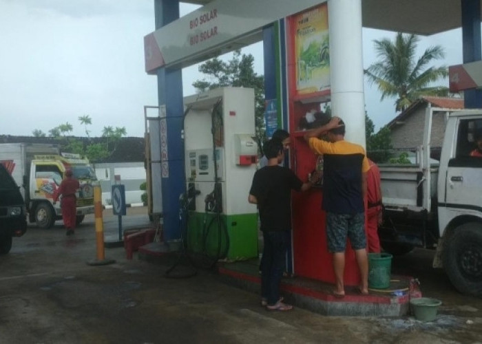 Uji Coba Pembelian Pertalite dan Solar Menggunakan Kode QR Khusus Sempat Sebabkan Antrean  