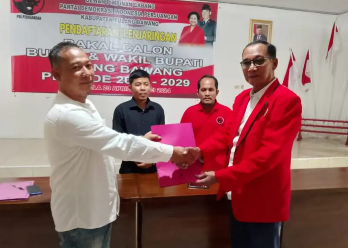Pegawai Senior Bappenas RI Ambil Formulir Pendaftaran Bakal Calon Bupati di PDIP Tulang Bawang