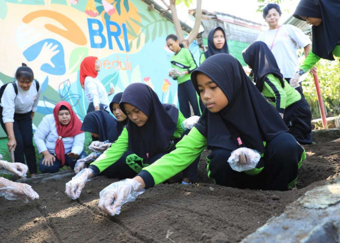 Peringati Hari Anak Nasional, Ini Cara Unik BRI Ajak Anak SD Belajar Tanam Hidroponik