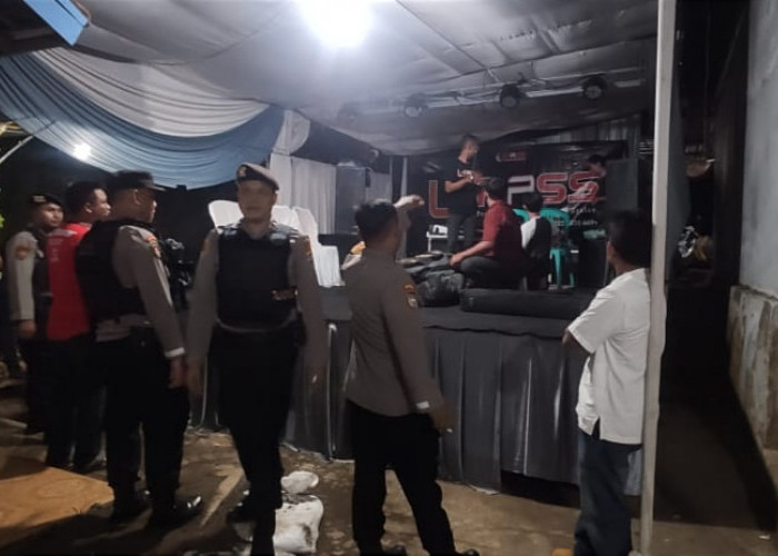 Tegas! Polsek Talang Padang Bubarkan Organ Tunggal di Gisting