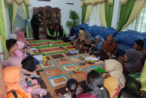 Tim Dosen Hortikultura Polinela Beri Pengetahuan Pemanfaatan Limbah Dapur Rumah Tangga sebagai Pupuk Biofertil