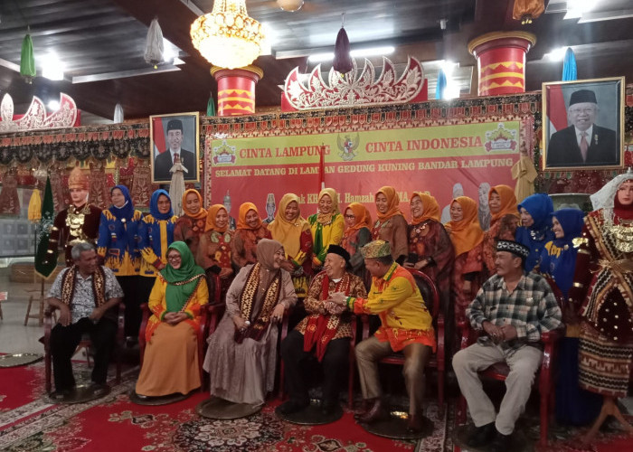 Berkunjung ke Lamban Kuning Milik Dang Ike, Hamzah Haz dan Istri Terharu dan Sempat Merinding