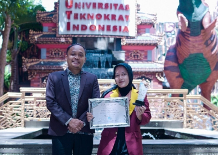 Keren, Mahasiswa Sastra Inggris Teknokrat Juara Nasional Penulisan Esai