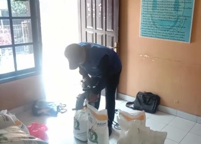 Banyak Jahitan Kemasan Beras Bansos Terlepas, Akhirnya Bulog Lakukan Hal Ini