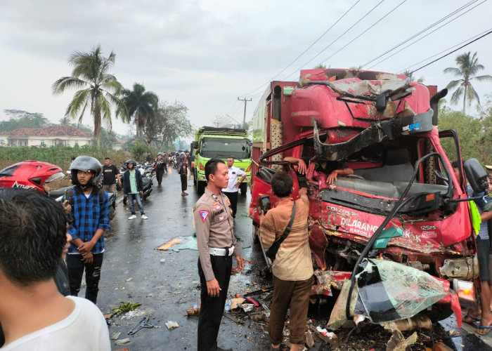 Adu Kambing Bus Brimob vs Truk Pengangkut LPG, 1 Tewas, 3 Luka-Luka