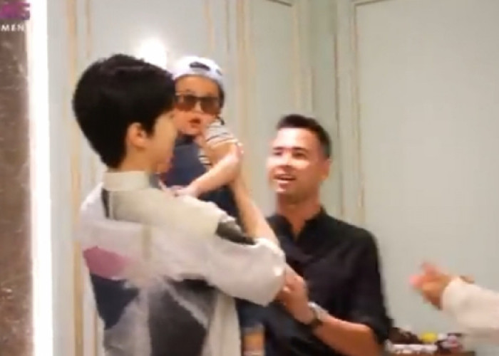 Gemasnya Cipung Digendong Member NCT Dojaejung, Netizen Ramai-ramai Puji Raffi Ahmad