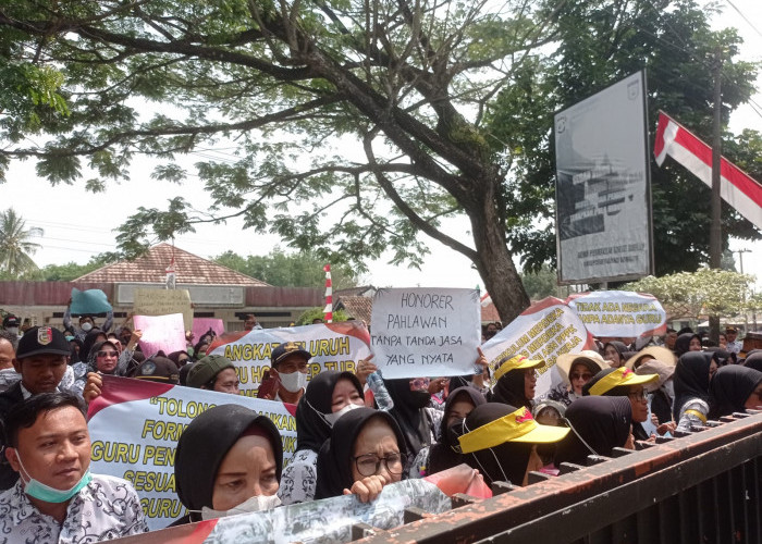Tuntut Formasi PPPK, Ratusan Guru Honorer Tulang Bawang Geruduk Kantor DPRD, Ancam Ngadu ke Pusat