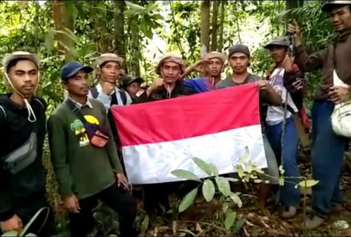 Kibarkan Merah Putih di Antara Blokade Gajah 