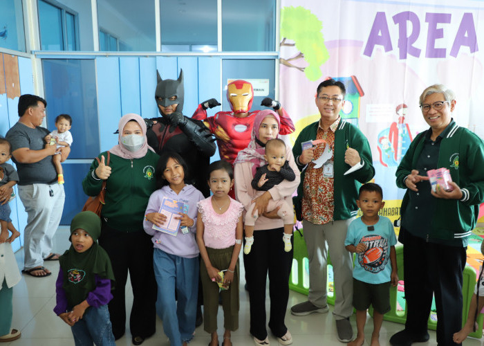 Peringatan Hari Anak Nasional 2024, Iron Man dan Batman Hibur Anak-anak di RSUDAM