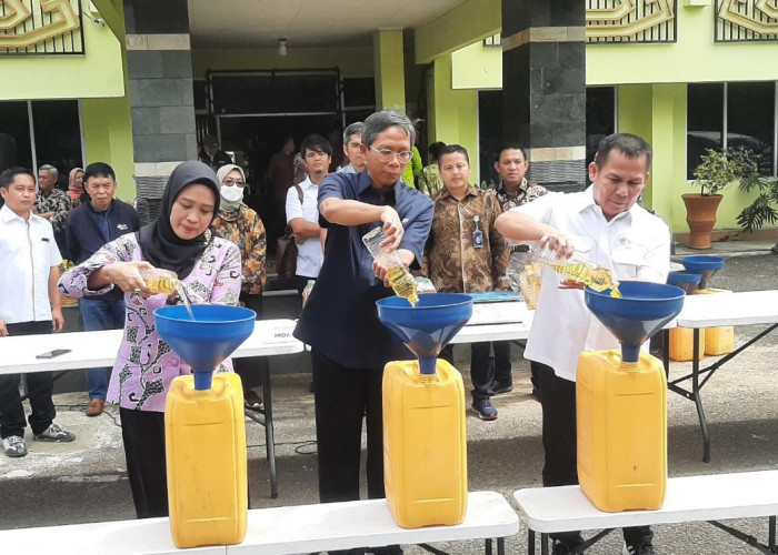 Ada 24,8 Ton Minyak Goreng Curah Dijual dalam Botol Tanpa Merk Diamankan