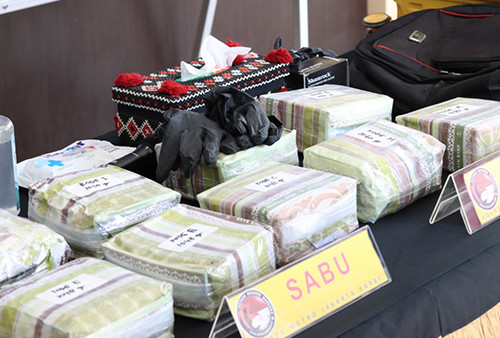 Kelabui Polisi Bungkus Sabu Senilai Rp 10 Miliar dengan Bungkus Kado, Tiga Emak-emak Ini Diamankan   