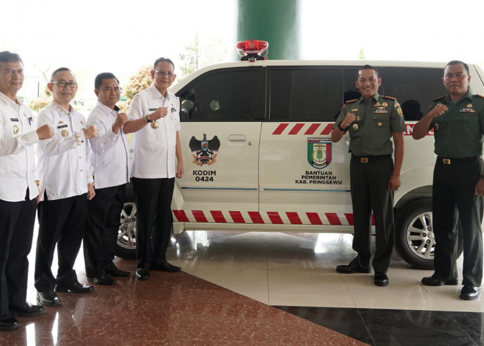 Pj. Bupati Pringsewu Serahkan Bantuan Ambulans untuk Kodim 0424/Tanggamus 