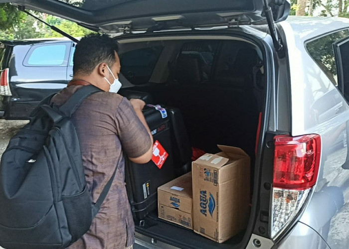 KPK Geledah Gedung Dekanad Kedokteran Unila, Ini yang Dibawa oleh Penyidik