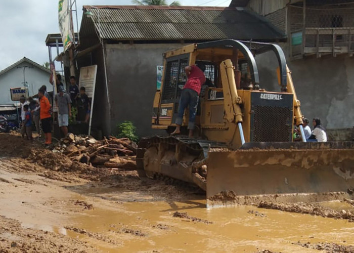 Jalinbar Semaka Tanggamus Kembali Terbuka, Arus Lalu Lintas Lancar 