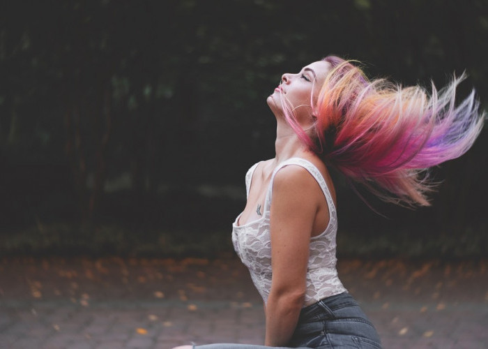 Mau Rambut Tetap Sehat Setelah Diwarnai? Simak 4 Tips di Bawah Ini