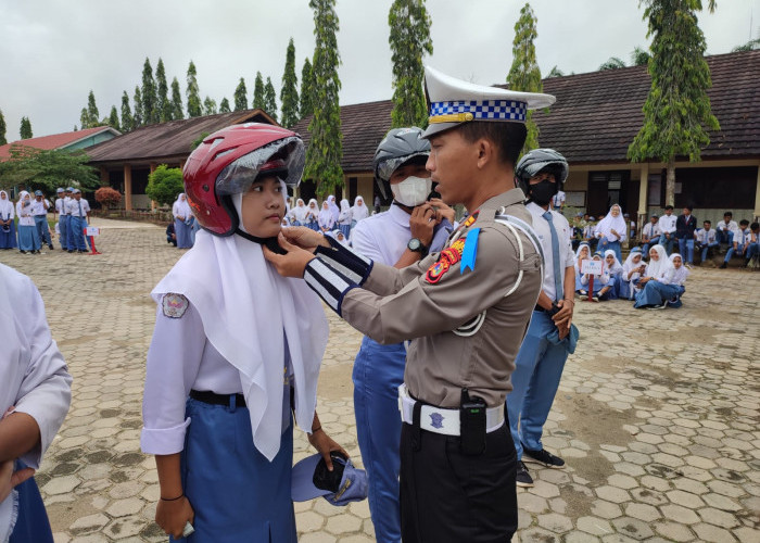 Police Goes To School, Satlantas Polres Mesuji Berikan Himbauan Operasi Zebra 2022 Kepada Pelajar 