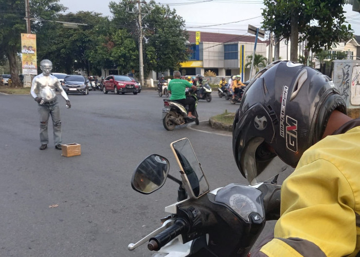 MANUSIA SILVER