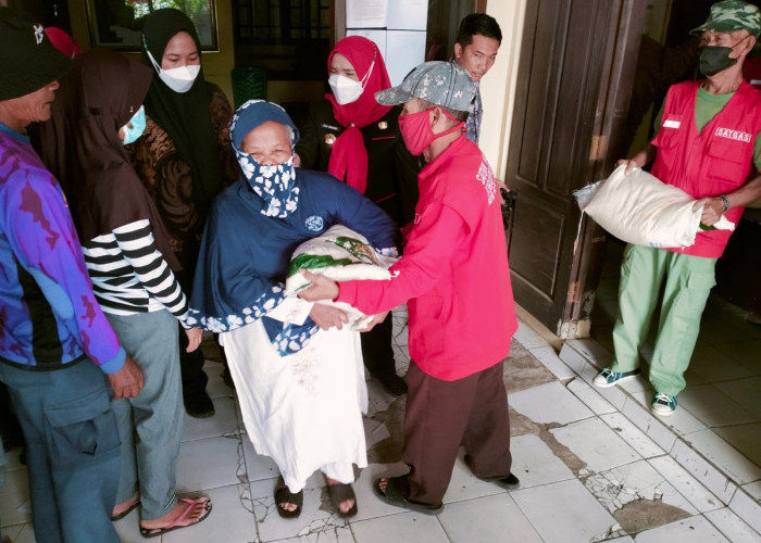 Eva Dwiana Salurkan 650 Ton Beras Dari Pemerintah Pusat